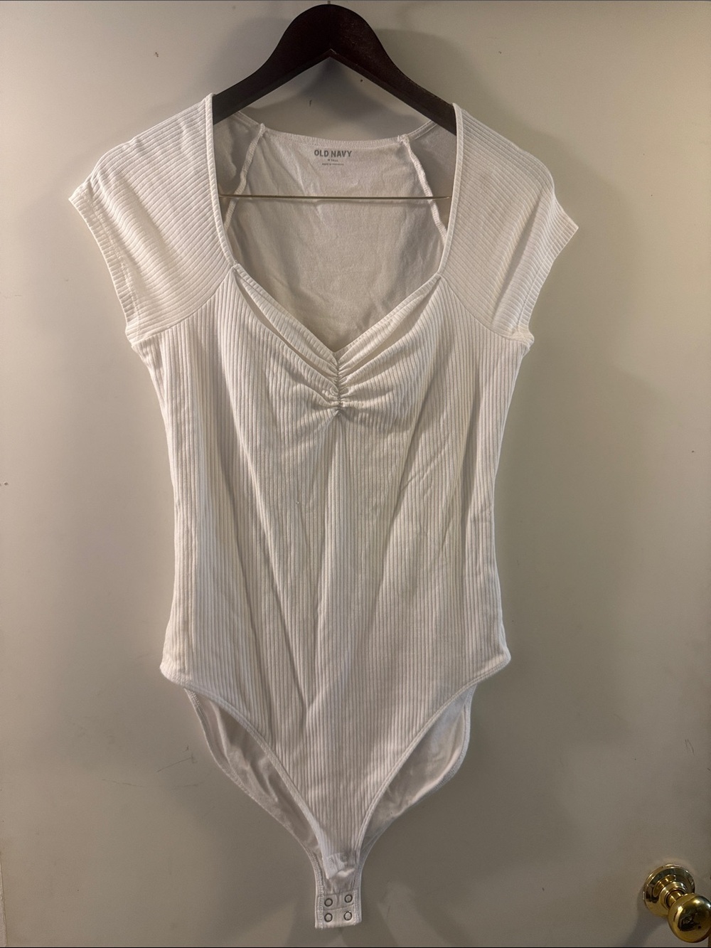 Old Navy Women’s White Ribbed V-Neck Ruched Bodysuit Sz Medium Tall EUC